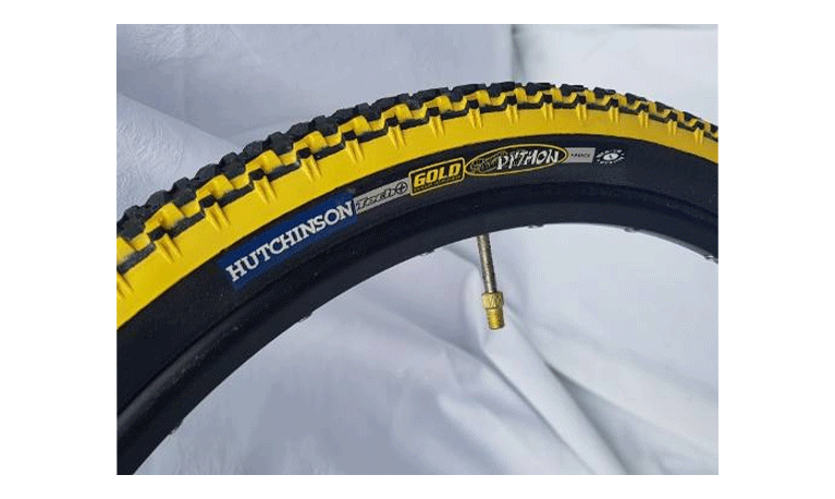 Nasce il leggendario Python, che diventerà uno dei design di pneumatici da mountain bike più vincenti della storia del ciclismo.