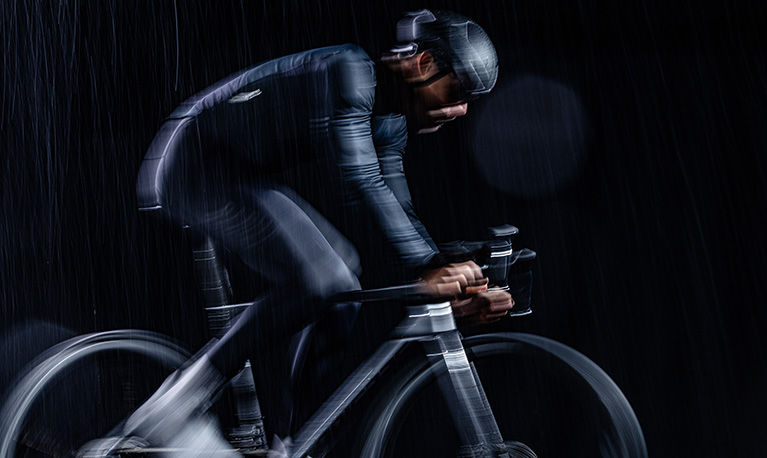 Hutchinson sigue superando los límites de la innovación, en particular con el lanzamiento en 2025 del Blackbird Race, que ya ha demostrado su valía en las exigentes carreteras del World Tour.